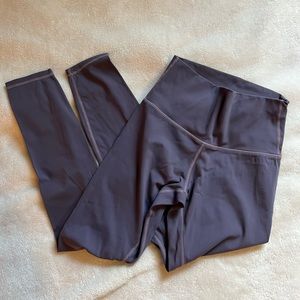 Lulu purple leggings wunder under?